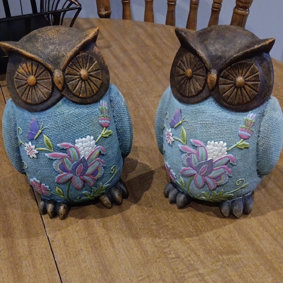 Source Unknown Other - Decorative Owl Figurines with Floral Design